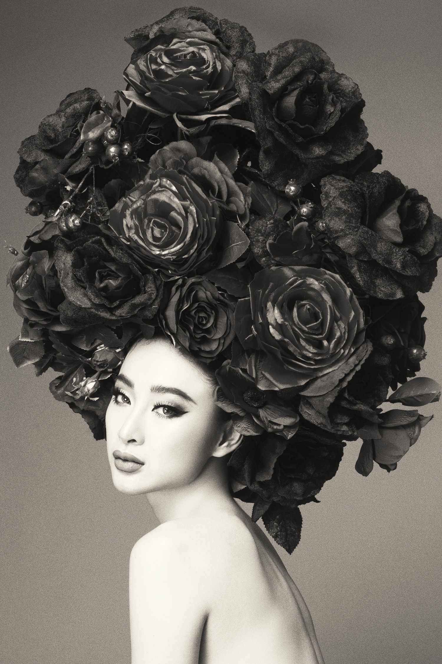 Hà Tăng vai trần, Kỳ Duyên cùng loạt mỹ nhân Việt khác trút bỏ xiêm y trong bộ ảnh của NTK Đỗ Mạnh Cường